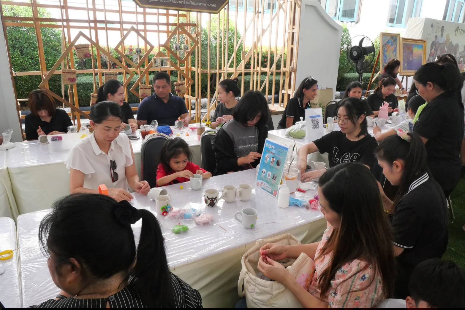 title - ภาพบรรยากาศ สินค้าดี สินค้าเด่น จากเขตปฏิรูปที่ดิน ส่งท้ายงานครบรอบ 51 ปี ส.ป.ก. ณ สำนักงานการปฏิรูปที่ดินเพื่อเกษตรกรรม 